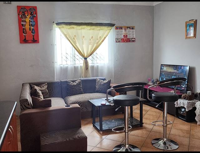 2 BEDROOM DUPLEX TO LET IN CROFTDENE